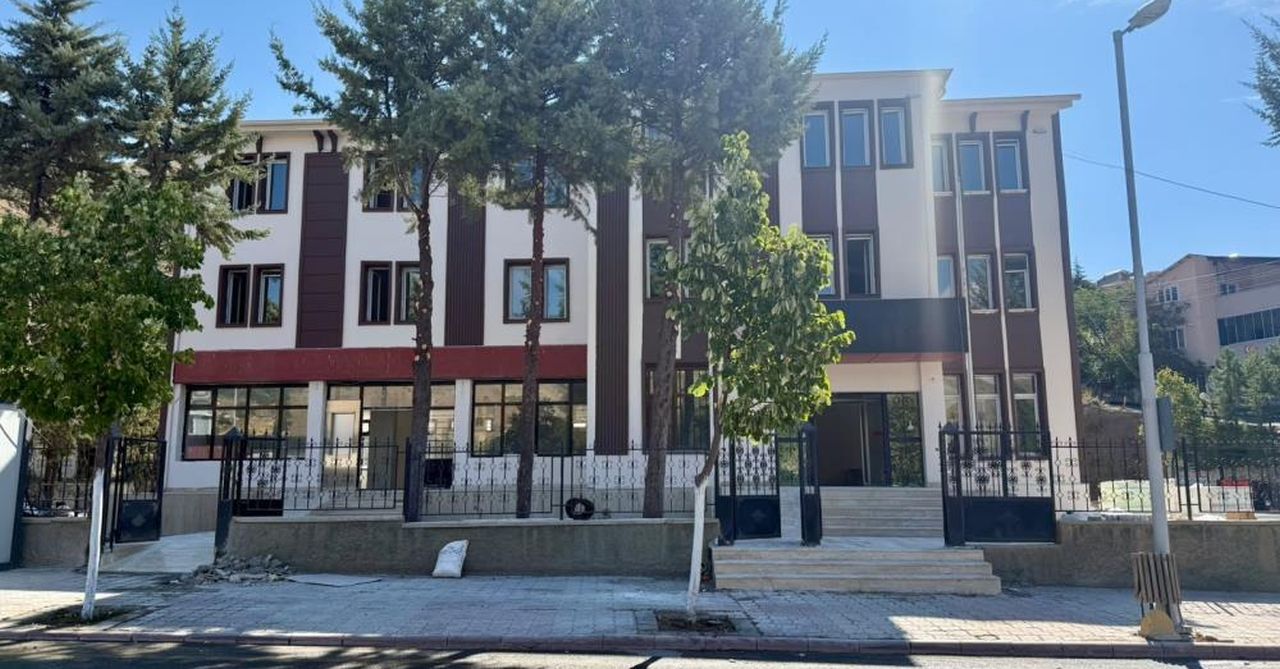 Kuluncak'ta 50 Yataklı Otelin Yapımı Sürüyor