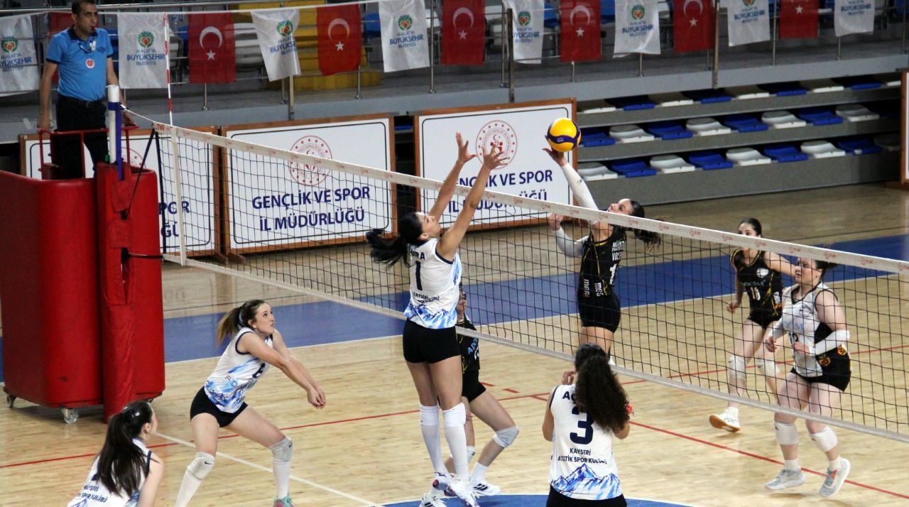 Kadınlar Voleybol 2. Liginde Malatya Takımları İçin 'Kötü' Sonuçlar