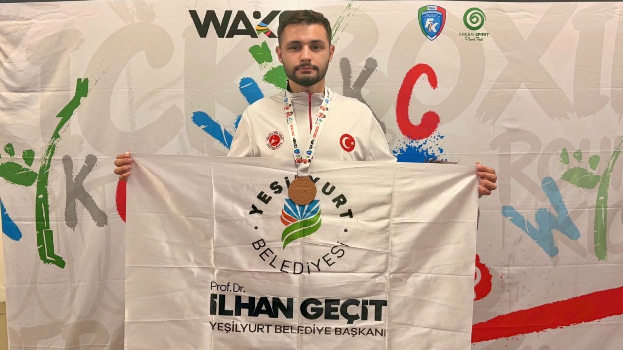 Kick Boks Şampiyonasında Önemli Dereceye İmza Attı