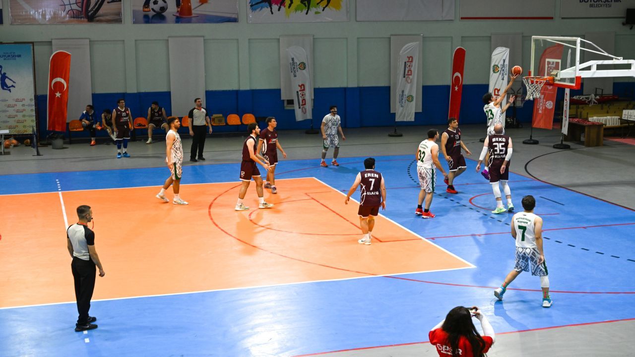 Cumhuriyet Bayramı Basketbol Turnuvası Yapıldı