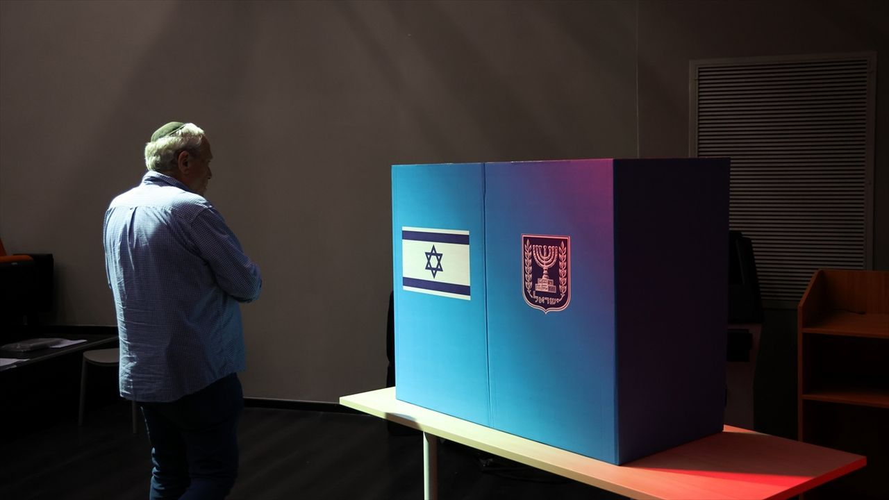 İsrail'deki Seçimde Netanyahu Hükümet Kuracak Çoğunluğa Ulaşamadı