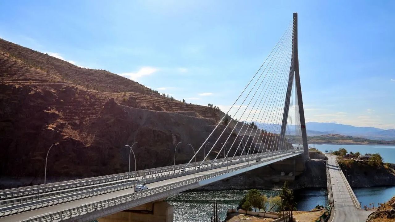 Yeni Kömürhan Köprüsü Ulaşıma Kapatıldı