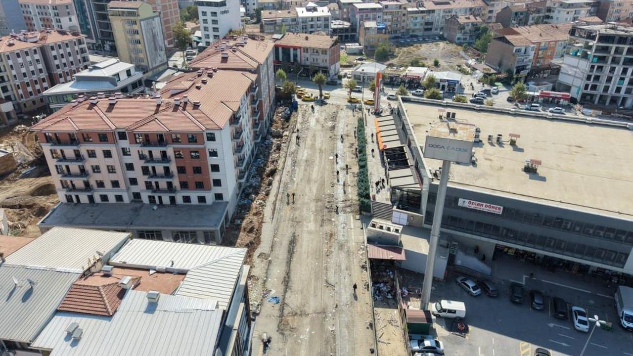 Konteyner İşyerleri Kaldırıldı, Yol Ulaşıma Açıldı