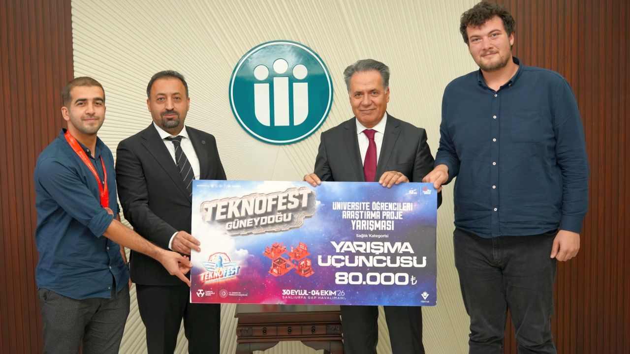 TÜBİTAK Yarışmasında Başarı Gösteren Öğrencileri Tebrik Etti