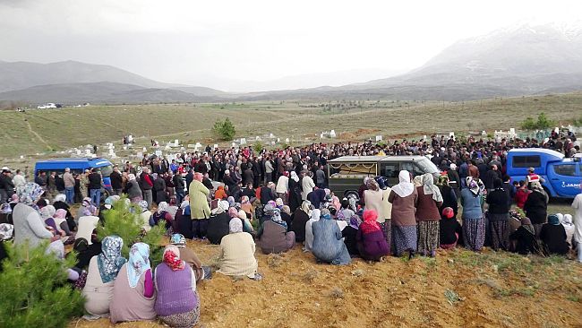 UZMAN ÇAVUŞ KADİR AKBAŞ, GÖZYAŞLARI ARASINDA TOPRAĞA VERİLDİ. (ŞÜKRÜ SAĞLAM/MALATYA-İHA)