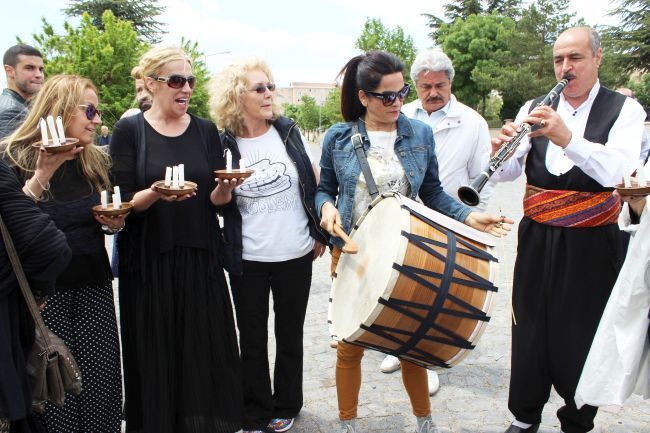 ELAZIĞ'DA DÜZENLENEN 9. ULUSLARARASI ÇAYDA ÇIRA FİLM VE SANAT FESTİVALİ İÇİN KENTE GELEN ÜNLÜ KONUKLAR, TARİHİ HARPUT'U GEZDİ. (YUNUS ÖZHANLI/ELAZIĞ-İHA)