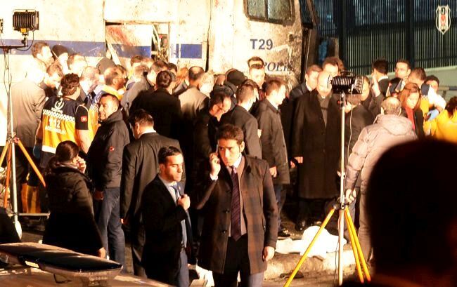 İÇİŞLERİ BAKANI SÜLEYMAN SOYLU, BEŞİKTAŞ’TA TERÖR SALDIRISININ YAŞANDIĞI NOKTADA İNCELMELERDE BULUNUYOR. (DOĞAN CAN CESUR - İSMAİL COŞKUN - MURAT HOROZ - OĞUZCAN YAZAR - SELİM BAYRAKTAR/İSTANBUL-İHA)