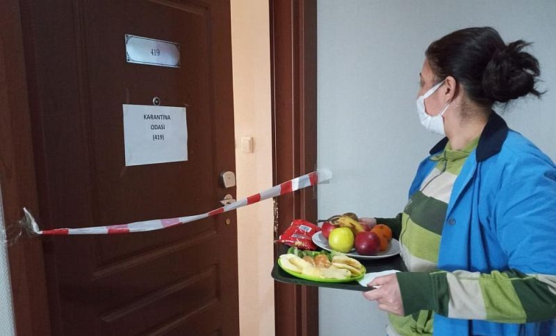 Karantinadaki Öğrenciye Kapıya Kadar Hizmet